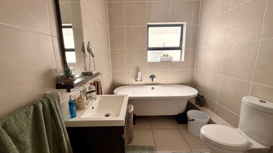 To Let 2 Bedroom Property for Rent in Sandown Western Cape